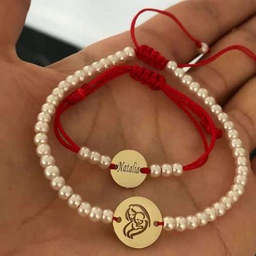 Set mama-fiică Mama bănuț 12 mm , imagine scobită mama pui și perle crem 3 mm Fiică bănuț 10 mm cu nume și 6 perle 3 mm crem